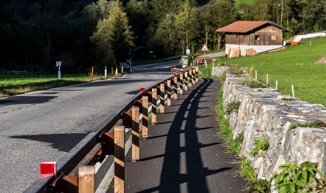 Marciapiede senza barriere architettoniche in Val Giovo