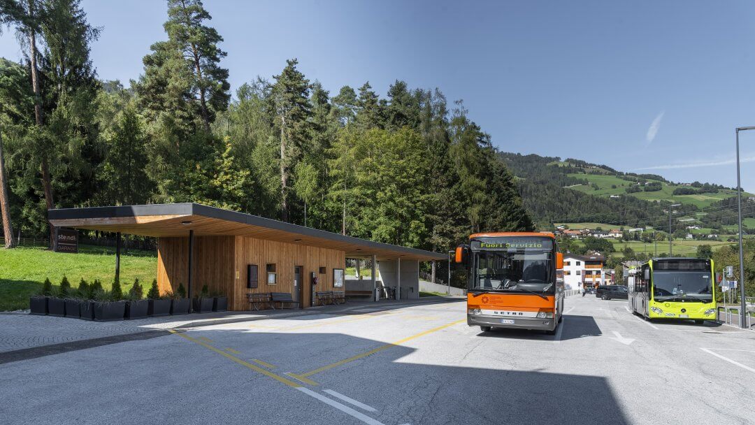 Rifacimento e ampliamento della fermata autobus al Parcheggio Nord di Vipiteno