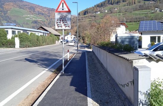 Errichtung eines Gehsteigs an der Brennerstraße in Sterzing
