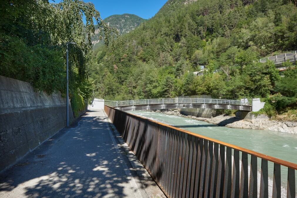 Sentiero lungo lago di Fortezza – dal paese fino alla forte